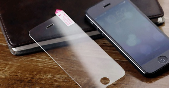 Có nên dán miếng cường lực điện thoại không? Tại sao nên và không nên